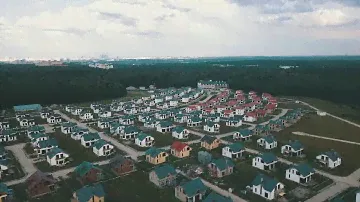 Недостроенный коттеджный поселок возле станции Опалиха в Красногорске.