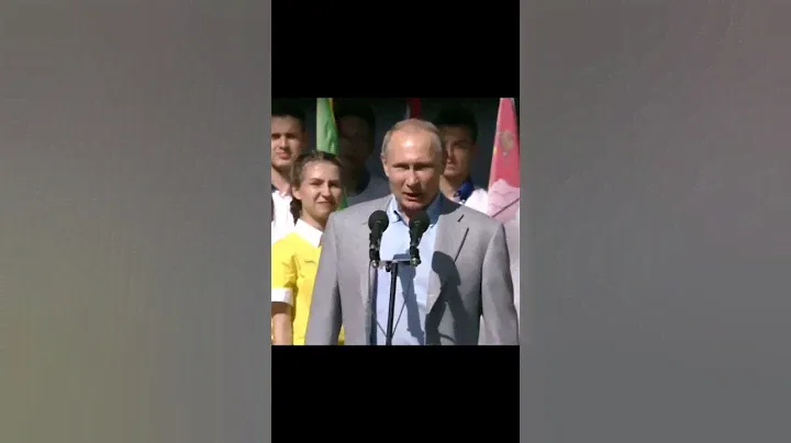 На открытии лагеря "Артек"