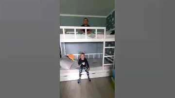 Двухъярусная кровать из массива дерева бук.